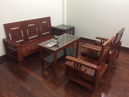 Bàn ghế phòng khách gỗ Đức Tín là sản phẩm đến từ các nghệ nhân tài năng của Việt Nam. Với thiết kế độc đáo và chất liệu gỗ tốt nhất, bàn ghế phòng khách gỗ Đức Tín sẽ mang lại cho ngôi nhà của bạn vẻ đẹp hiếm có và cảm giác sang trọng đầy tinh tế.